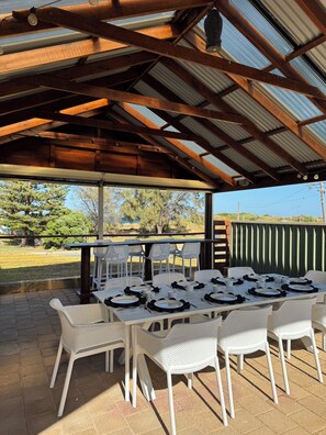 Outdoor dining - Princes Beach Cottage, outdoor entertainer, sea views, BBQ & fireplace (Ledge Point)