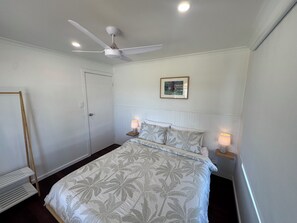 5 bedrooms, iron/ironing board, WiFi, bed sheets