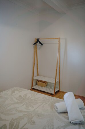 5 bedrooms, desk, iron/ironing board, travel cot