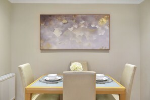 Dining - Stylish Mayfair Apartment (London)
