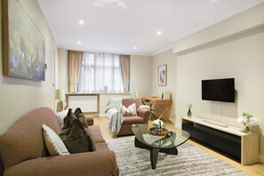 Living area - Stylish Mayfair Apartment (London)