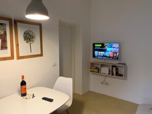 Interior - INDEPENDENT AC two-room apartment with veranda 2+2 (Pisa)