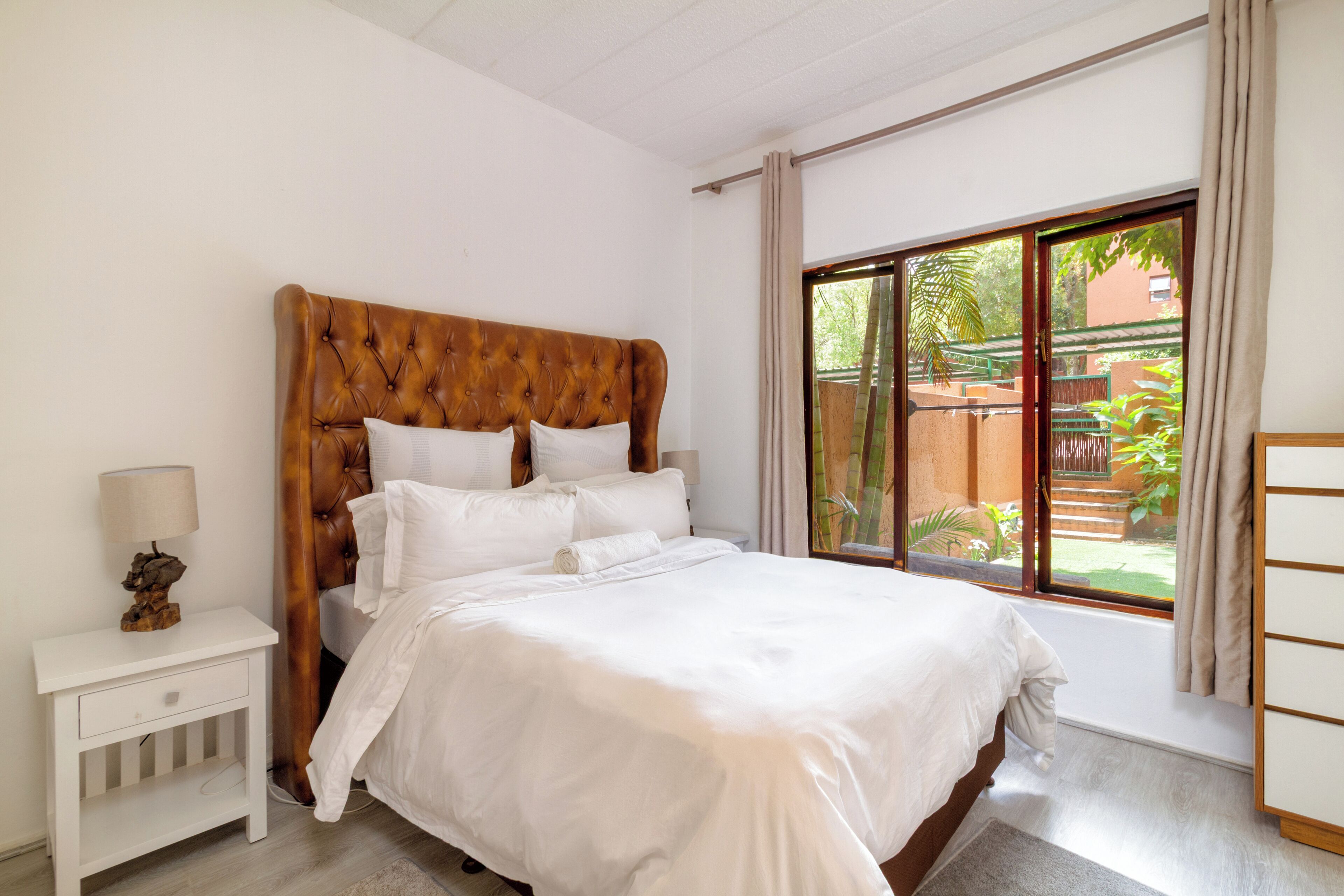 Strykejern/-brett, internettilgang og sengetøy