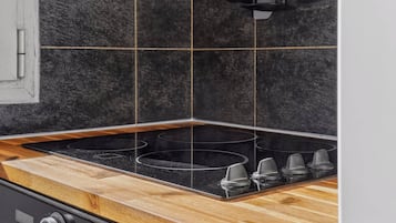 Comfort Apartment, Balcony, Beach View | Private kitchen | Toaster, high chair, spices, cleaning supplies