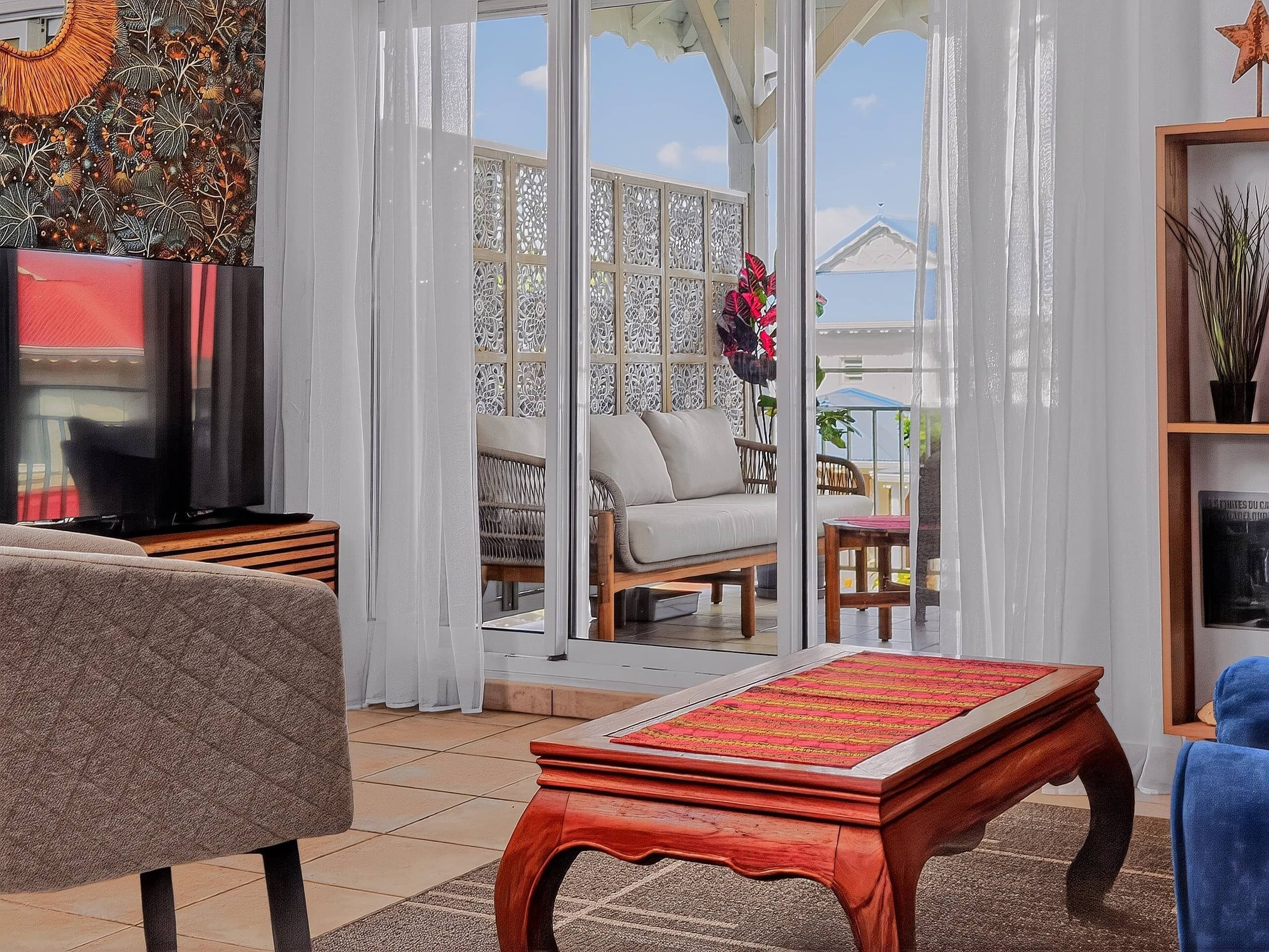 Comfort Apartment, Balcony, Beach View | Ruang tamu | 50 inci televisyen LED dengan kabel, Netflix, perkhidmatan penstriman