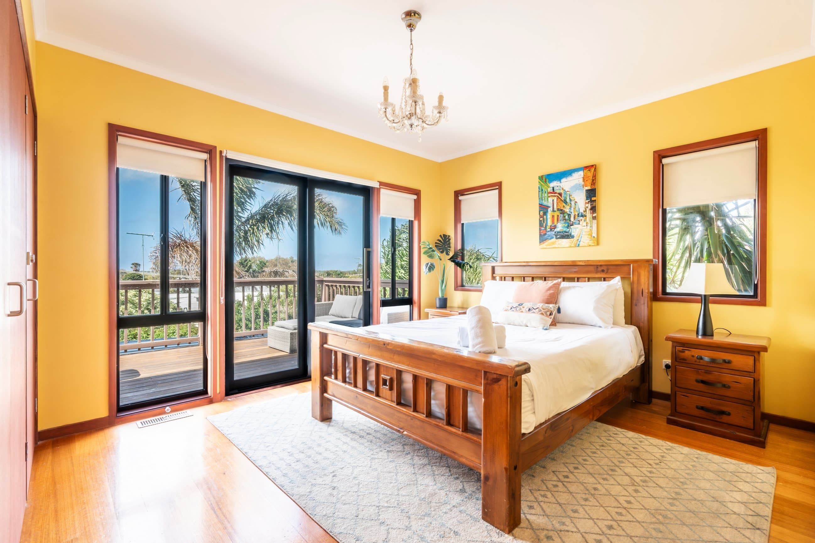 4 bedrooms, iron/ironing board, WiFi, bed sheets