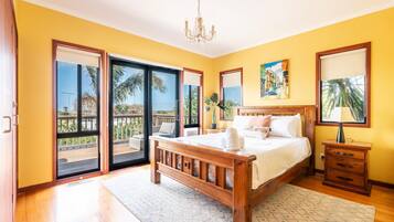 4 bedrooms, iron/ironing board, WiFi, bed sheets