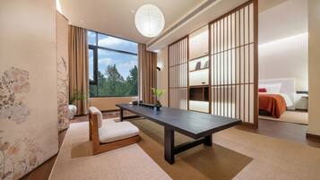 Cubrecamas, colchones Select Comfort y minibar con artículos gratuitos