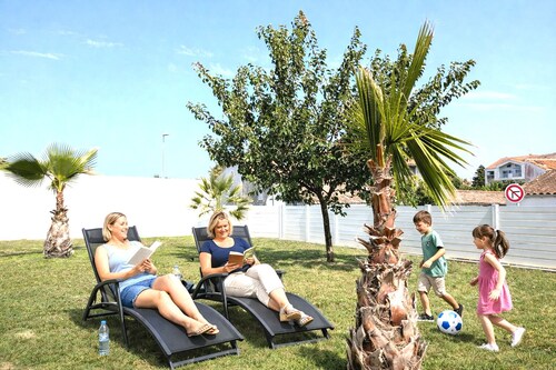 Renovated family home 5 minutes from the beach