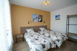 4 Schlafzimmer, Bügeleisen/Bügelbrett, Bettwäsche