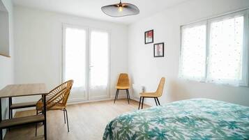 4 chambres, fer et planche à repasser, Wi-Fi, draps fournis