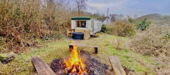 Rural HotTub The Cosy Cwtch