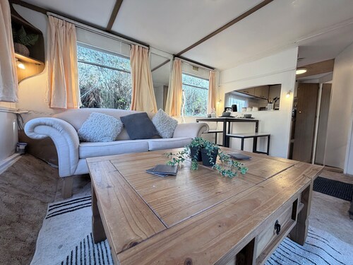 Cosy rural retreat with hot tub on a working farm, perfect to reconnect