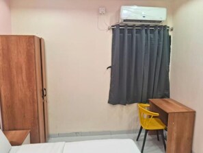Desk, free WiFi - C Suites1247 Diamond (Hyderabad)