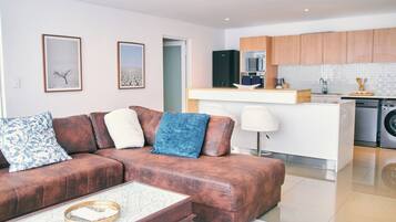 Apartamento, vistas a la ciudad | Zona de estar