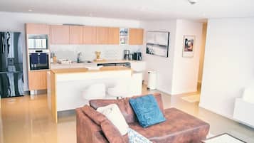 Apartment, City View | Private kitchen