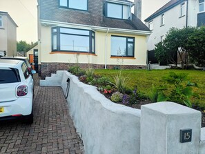 المنطقة المحيطة بالمنشأة