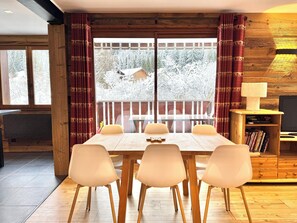 Dining - Charming 6-person family apartment with all comforts, baby kit provided (Arâches-la-Frasse)