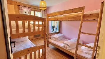 2 chambres, lit parapluie