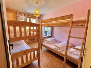 2 chambres, lit parapluie