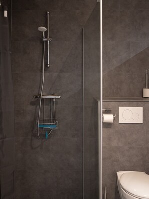 Shower, hair dryer, towels, toilet paper - Kom à 4, gîte for 4pers + baby in Vielsalm (Vielsalm)