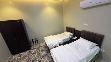 Escritorio, espacio para trabajar con laptop y wifi gratis