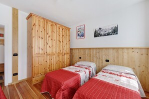 3 bedrooms, desk, iron/ironing board, WiFi - San Lorenzo 1 Apartment in Vinigo with Mountain View, Garden, and Wi-Fi (Vinigo)