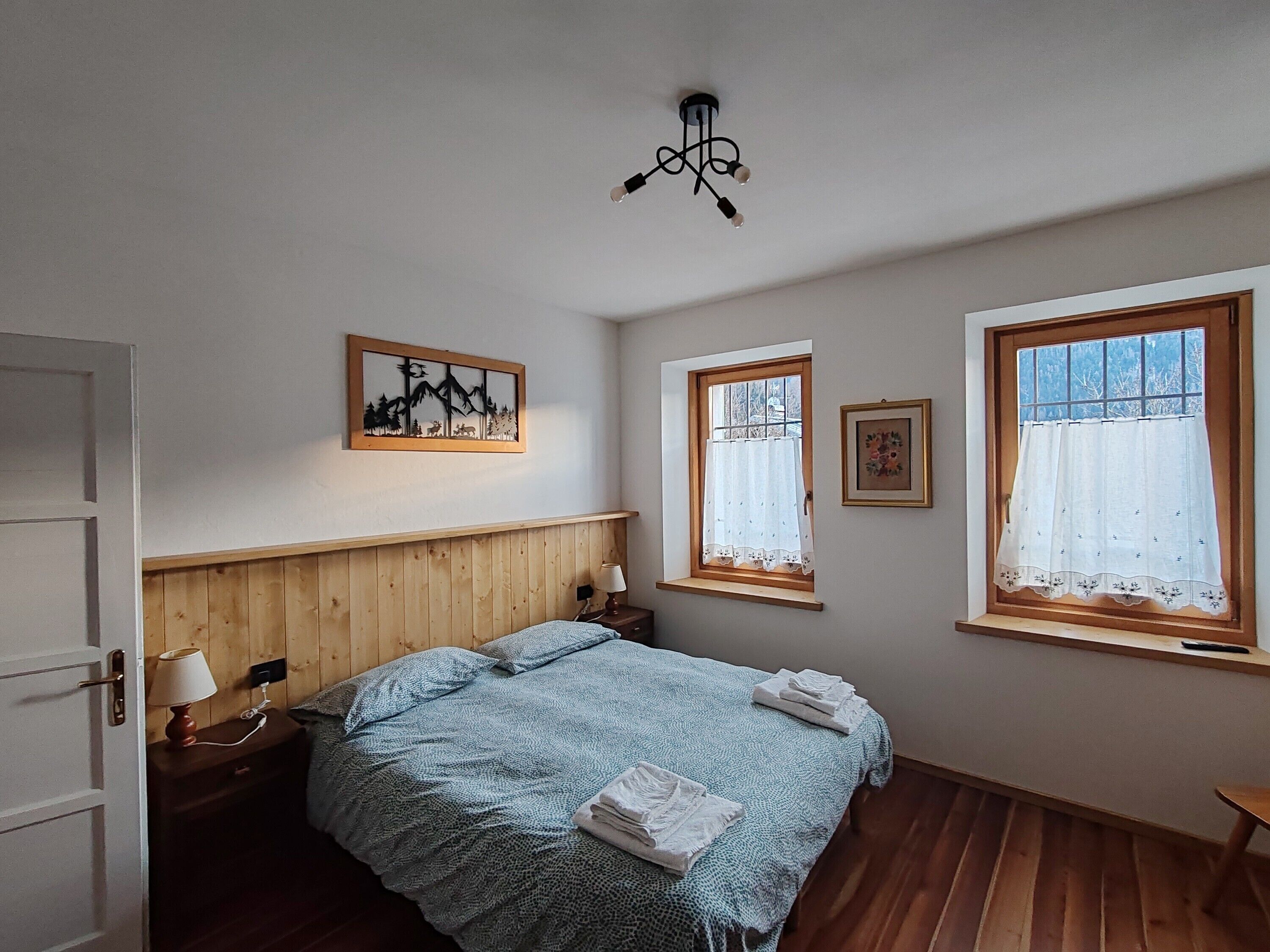 3 chambres, fer et planche à repasser, Wi-Fi, draps fournis