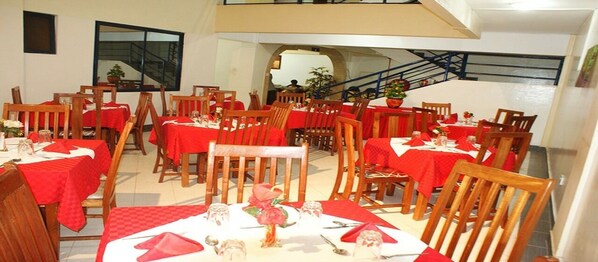 Restaurant - Meru Paramount Hotel (Meru)