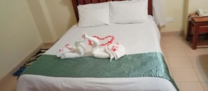 Deluxe Single Room - Meru Paramount Hotel (Meru)