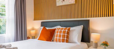 3 chambres, bureau, fer et planche à repasser, lit parapluie