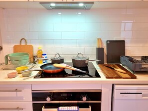 Fridge, microwave, oven, stovetop - Train, Zoo, EdenPark| Arcade, Disney+|FreeParkings (Mount Albert)