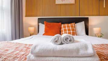 3 bedrooms, desk, iron/ironing board, travel cot