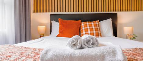 3 bedrooms, desk, iron/ironing board, travel cot