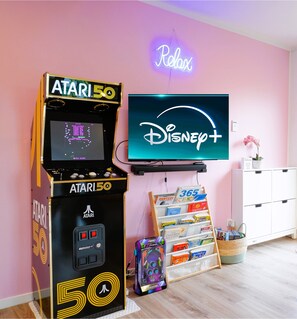 Games room - Train, Zoo, EdenPark| Arcade, Disney+|FreeParkings (Mount Albert)