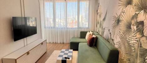 Télévision à écran plat de 32 pouces avec chaînes par satellite