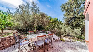 Outdoor dining - Apartman Roza 1 by Villas Guide (Vela Luka)