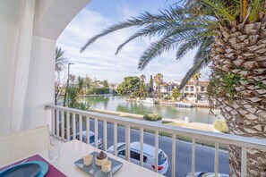 Outdoor dining - 0146-PATTAYA Apartment with canal view (Empuriabrava)