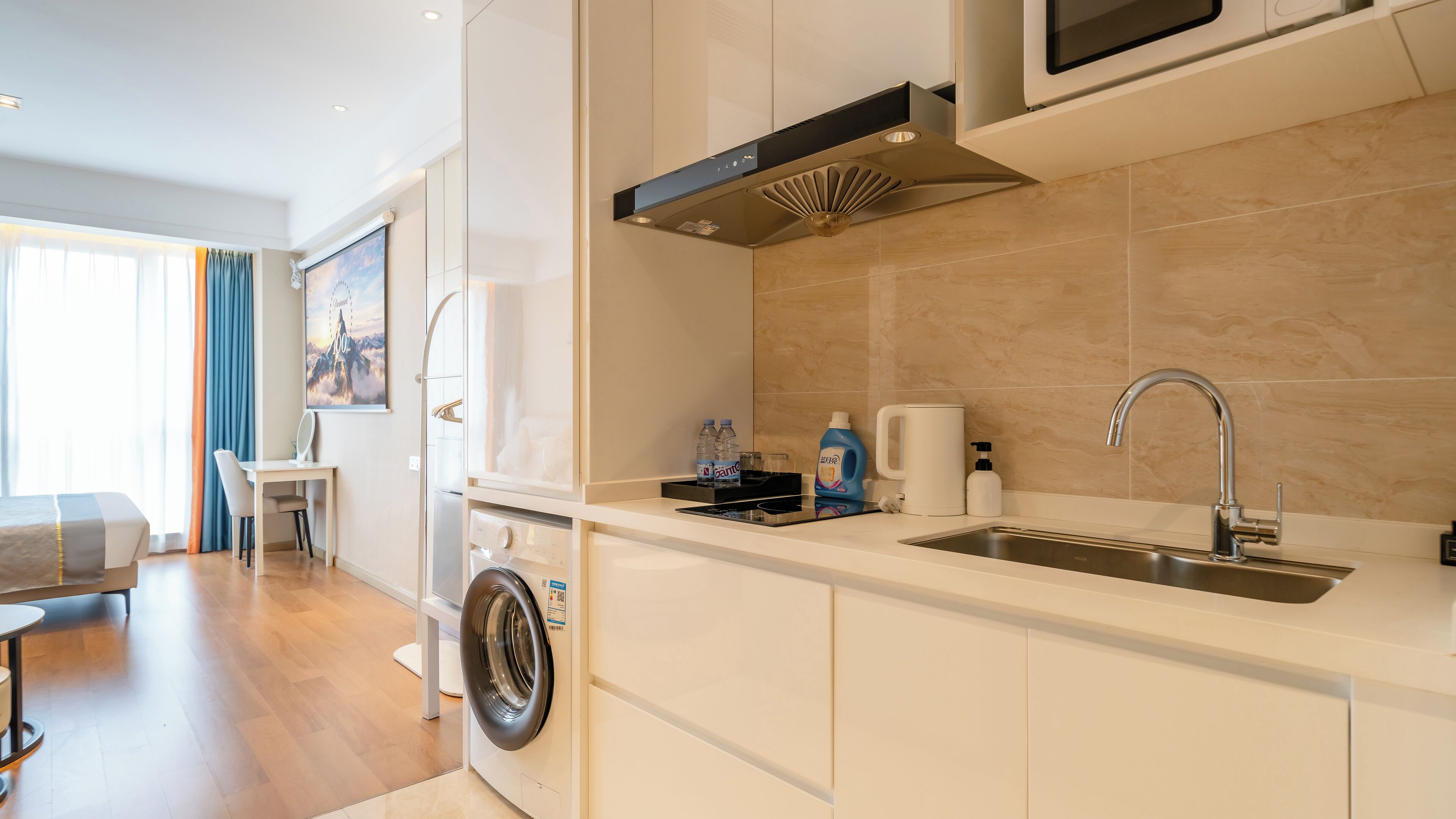 舒適客房, 1 張特大雙人床, 廚房, 城市景 | 私人廚房 | 雪櫃、微波爐、爐具、廚房用具/餐具/器皿