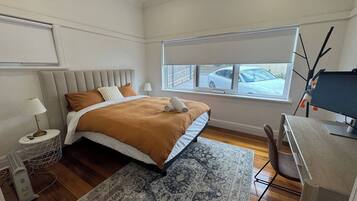 4 bedrooms, iron/ironing board, Internet, bed sheets