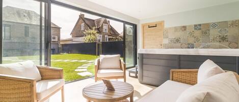 المنشأة من الداخل