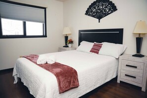 House, Garden View - Pure Gold (Moorhead)