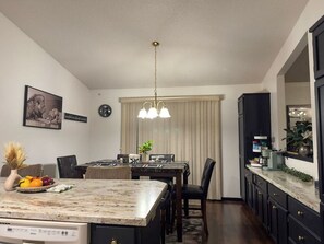 Rumah, pemandangan kebun | Tempat makan