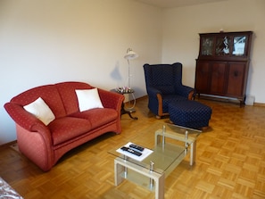 Smart-TV, DVD-Player, Bücher