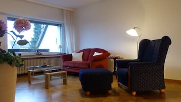 TV connectée, lecteur de DVD, livres