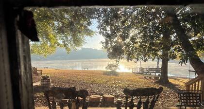 Beautiful lake house, 3BR-3BT- 20 min airport, 30 min stadium-south Atlanta