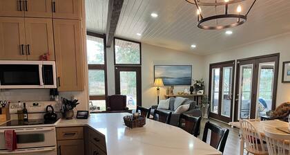 Beautiful lake house, 3BR-3BT- 20 min airport, 30 min stadium-south Atlanta