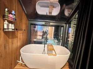 Apartment, Balcony, City View | Bathroom | Slippers, towels - City Centre Penthouse (Tiranë)