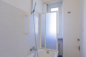 Hair dryer, bidet, towels, soap - Bright and Modern Apartment by Wonderful Italy (Torino)