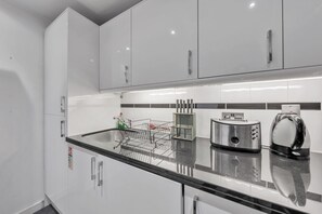 Private kitchen - A Premium Mayfair Apartment (London)